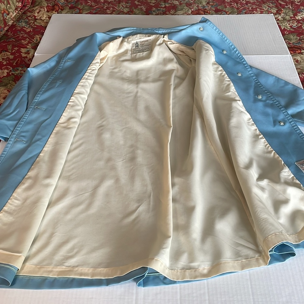 London Fog Vintage, gorgeous, light blue rain jacket women’s size 14 Petite - Picture 15 of 16